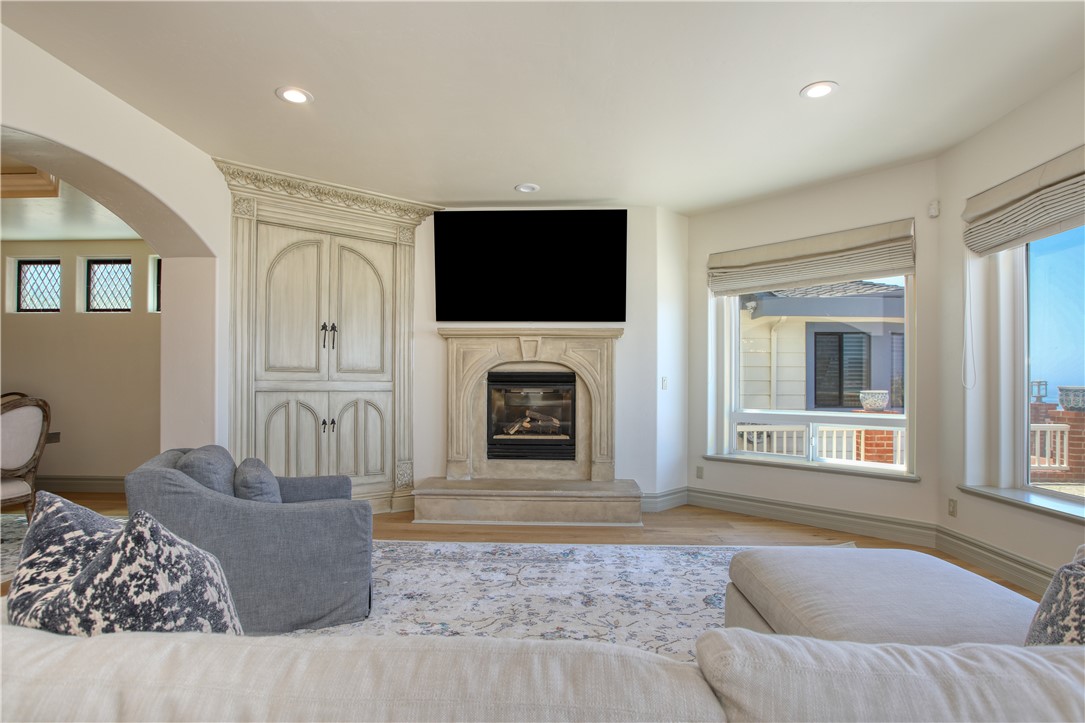 2569 Spyglass Dr, Pismo Beach, CA 93449