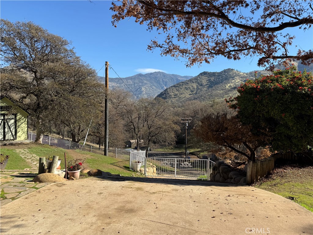 40820 Oak Ridge Dr, Three Rivers, CA 93271