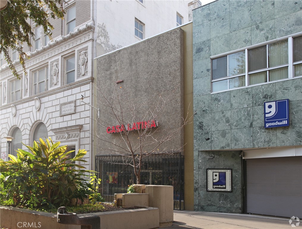 1017 Fulton St, Fresno, CA 93721