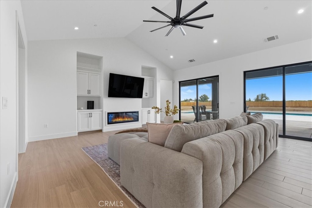 605 S Anderson A Rd, Exeter, CA 93221