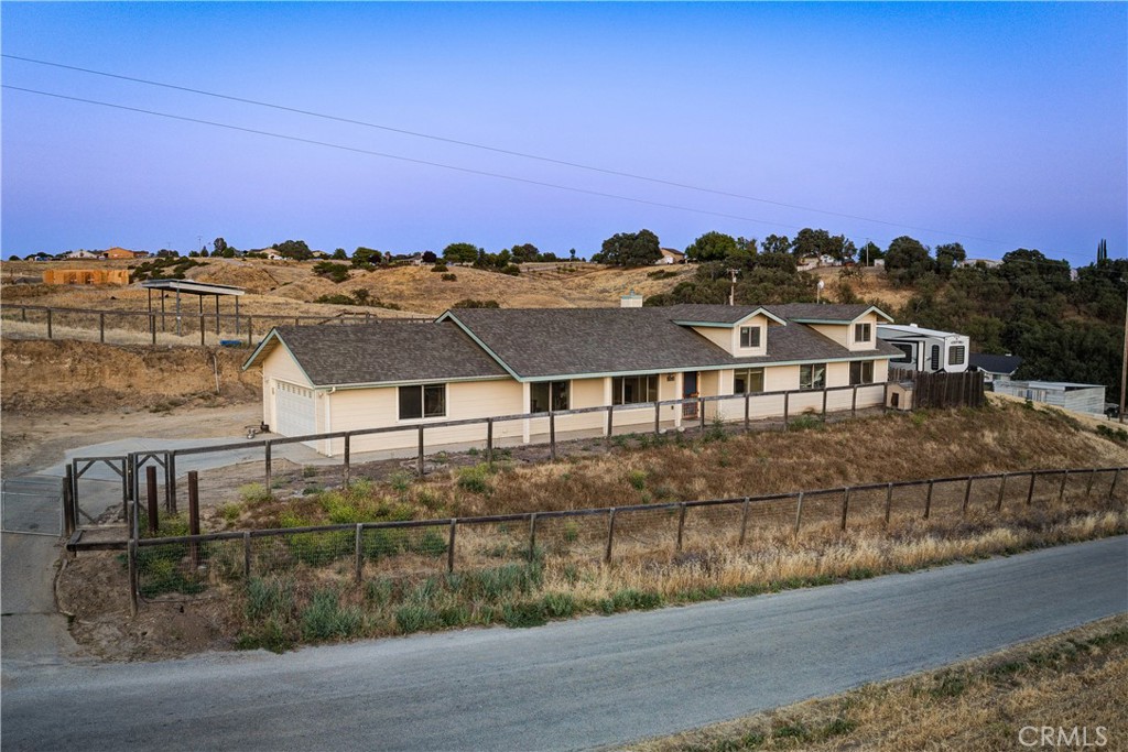 1690 Buck Way, Paso Robles, CA 93446