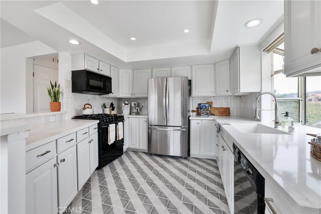 295 Plymouth St, Cambria, CA 93428