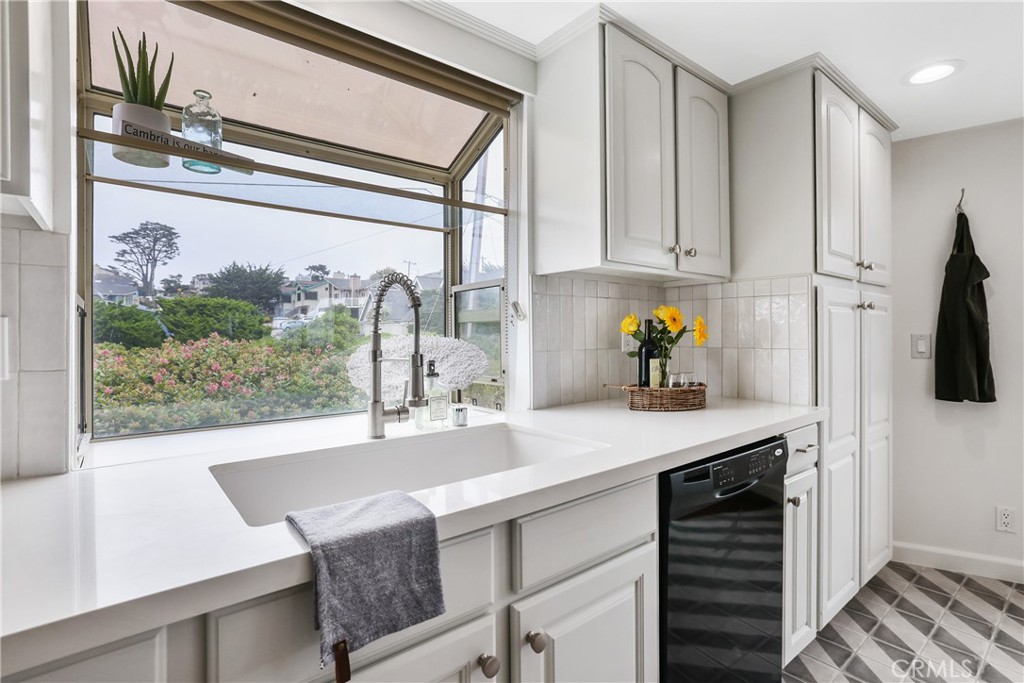 295 Plymouth St, Cambria, CA 93428