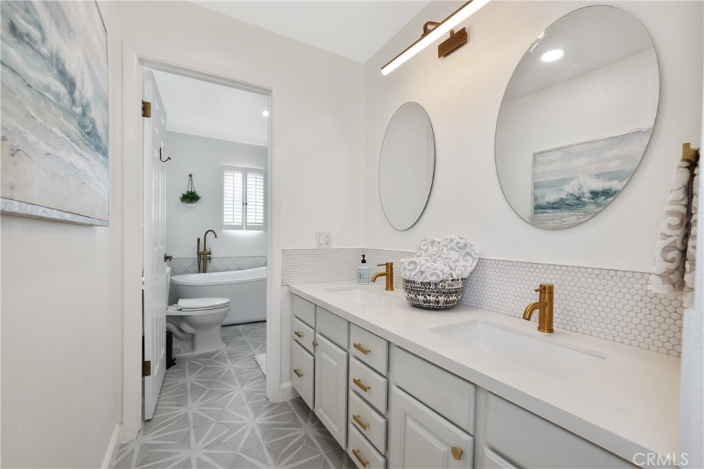 295 Plymouth St, Cambria, CA 93428