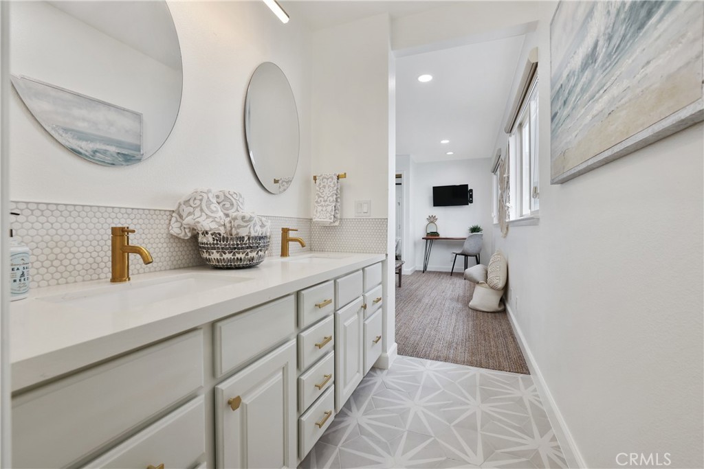 295 Plymouth St, Cambria, CA 93428