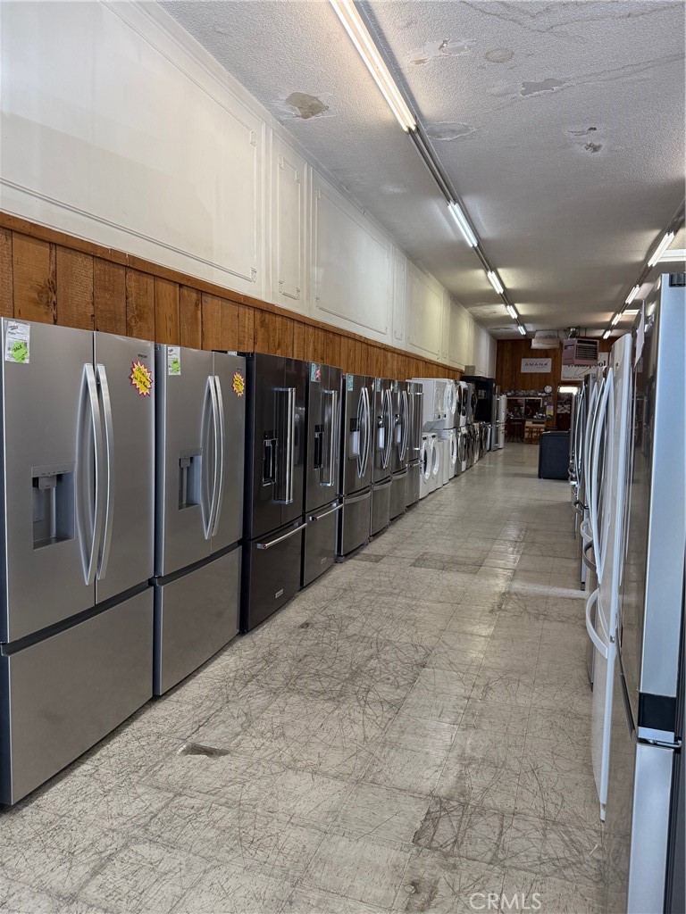 122 W 7th, Hanford, CA 93230