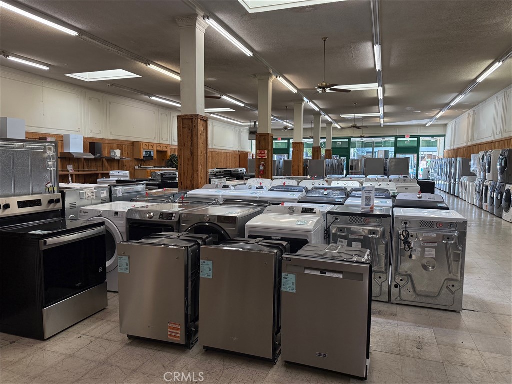 122 W 7th, Hanford, CA 93230