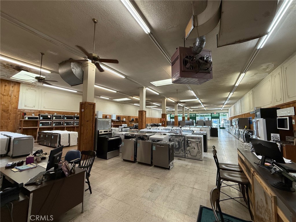 122 W 7th, Hanford, CA 93230