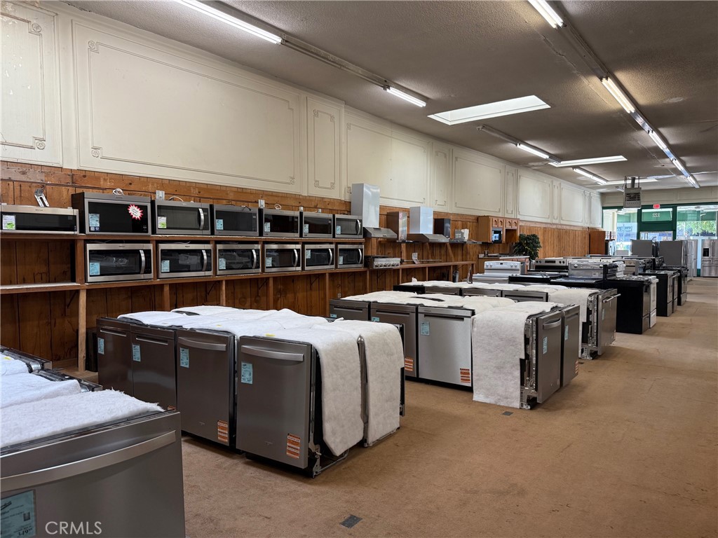 122 W 7th, Hanford, CA 93230