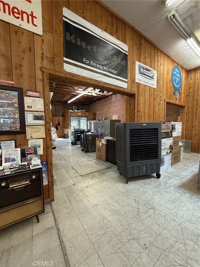 122 W 7th, Hanford, CA 93230