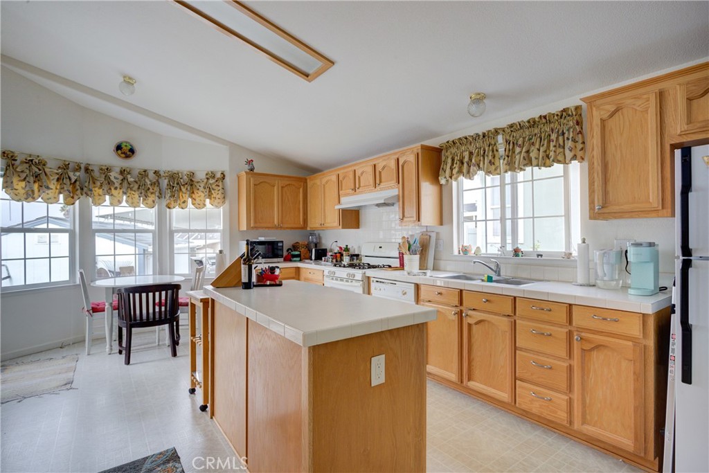 201 Five Cities Dr #100, Pismo Beach, CA 93449