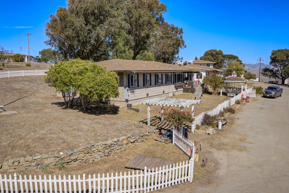 202 Monte Cristo Pl, Cambria, CA 93428