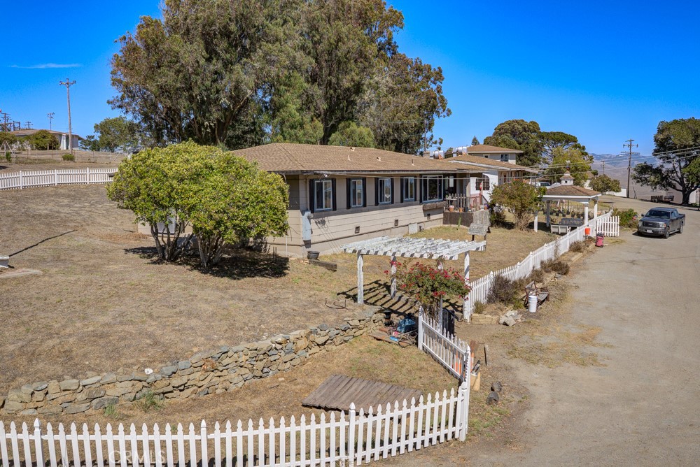 202 Monte Cristo Pl, Cambria, CA 93428
