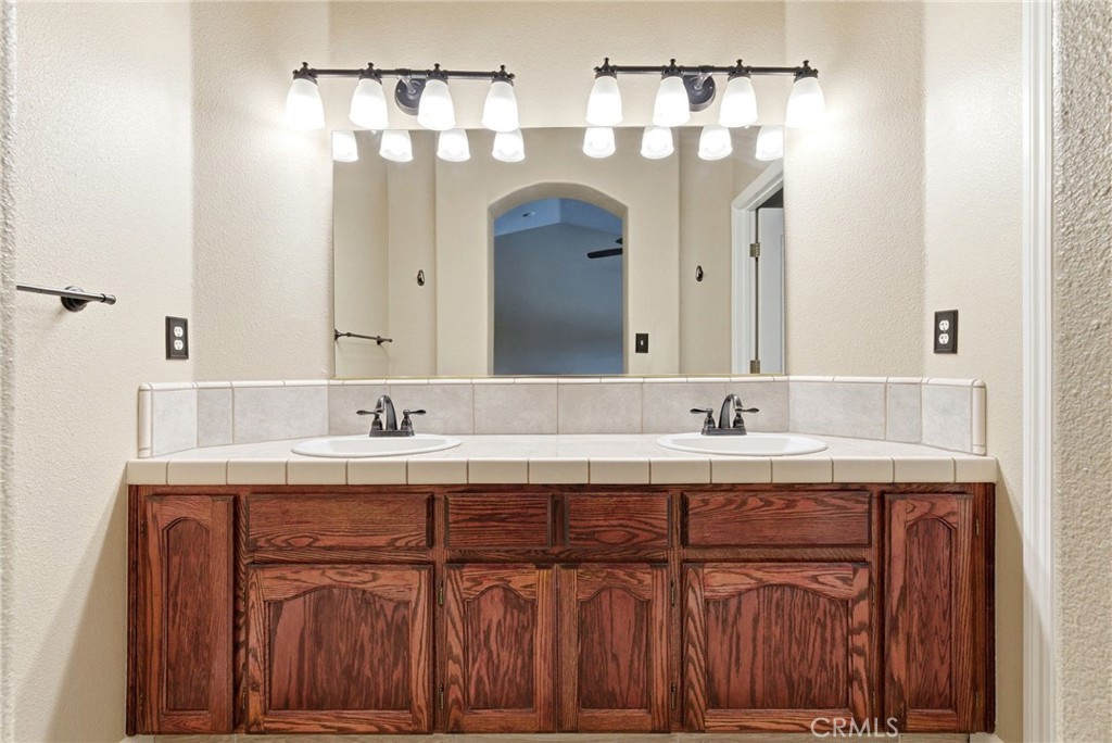 2431 S Cedar, Visalia, CA 93292