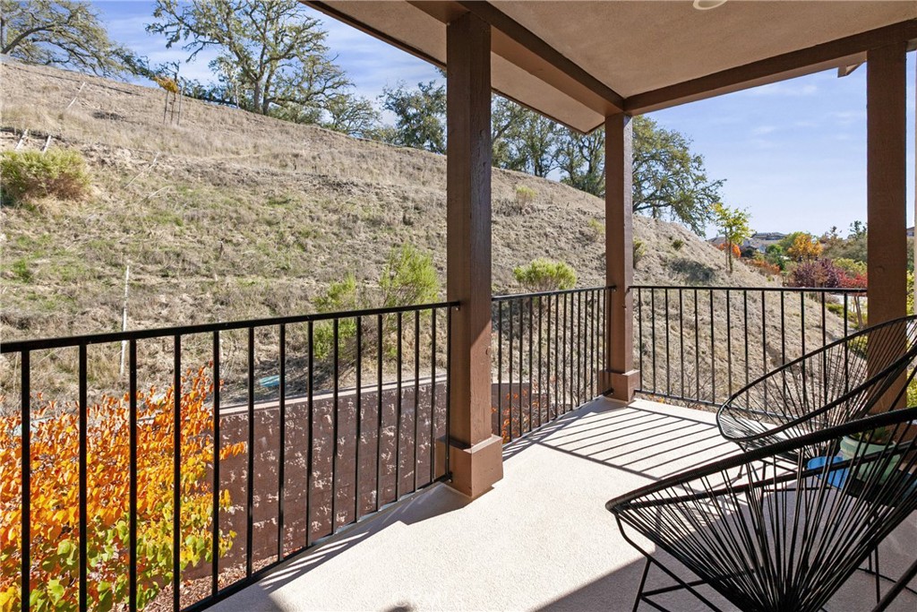 9388 Cielo Azul Ct, Atascadero, CA 93422