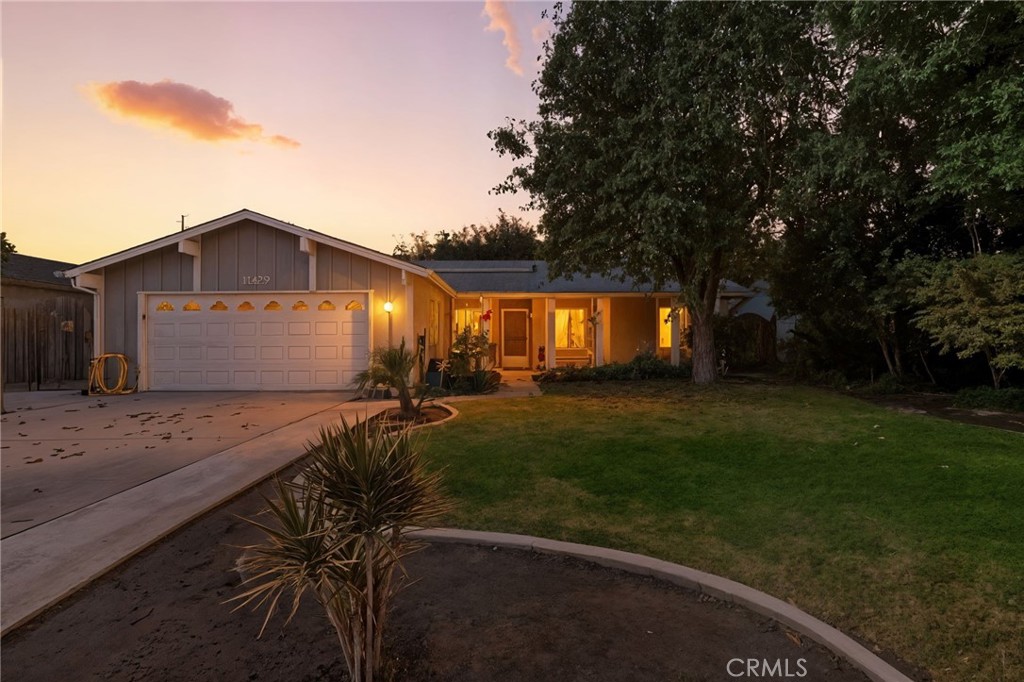 1927 S Chinowth St, Visalia, CA 93277