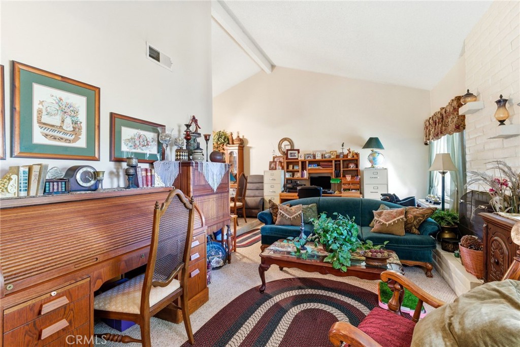 1927 S Chinowth St, Visalia, CA 93277