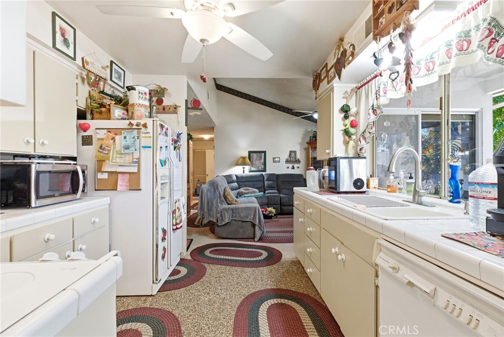 1927 S Chinowth St, Visalia, CA 93277