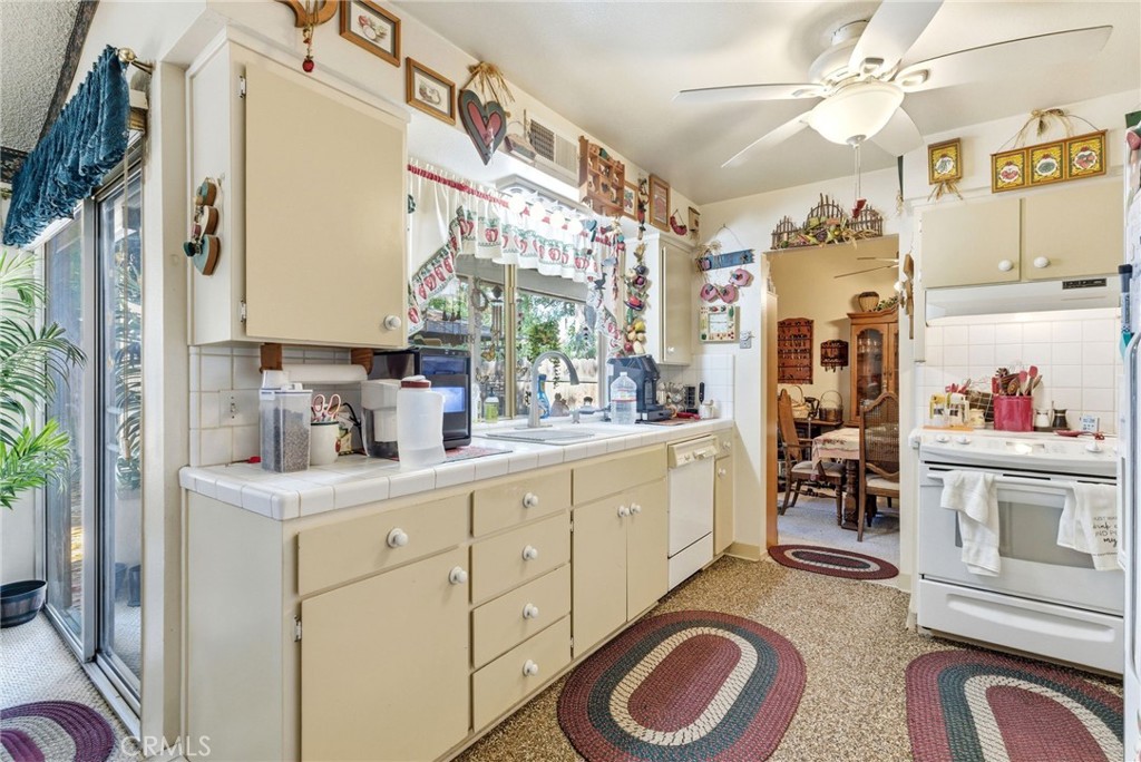 1927 S Chinowth St, Visalia, CA 93277