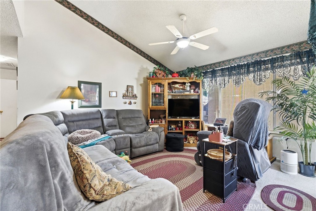 1927 S Chinowth St, Visalia, CA 93277