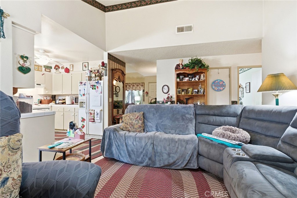 1927 S Chinowth St, Visalia, CA 93277