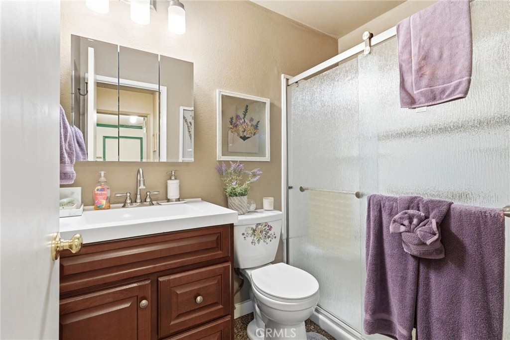 1927 S Chinowth St, Visalia, CA 93277