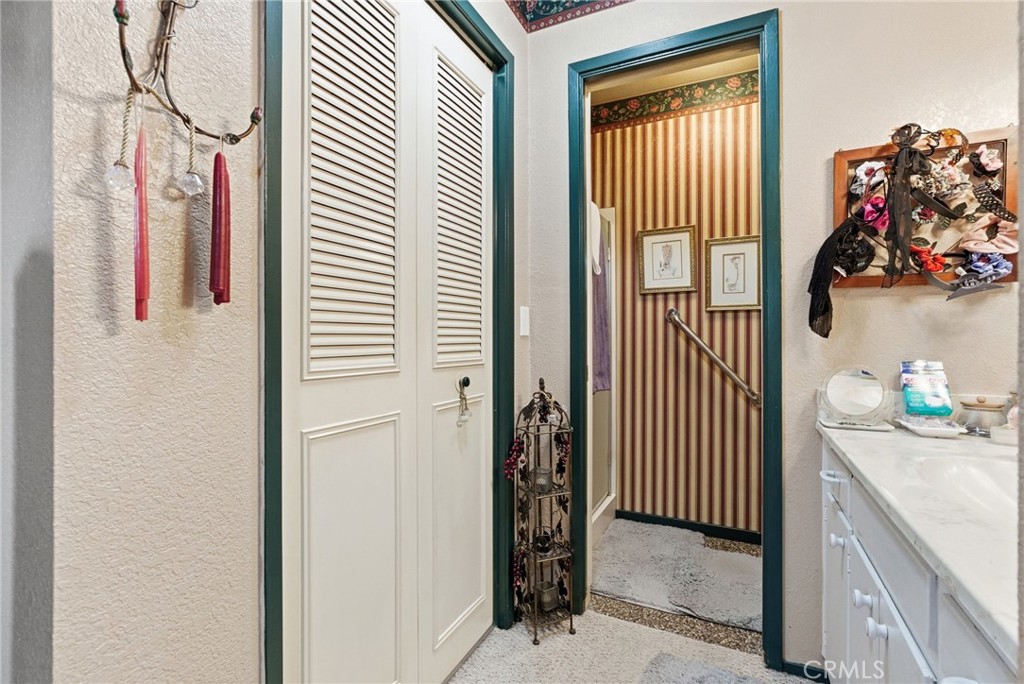 1927 S Chinowth St, Visalia, CA 93277