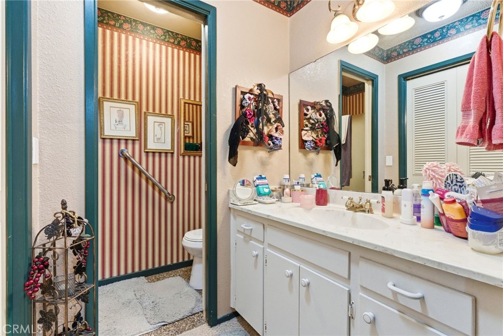 1927 S Chinowth St, Visalia, CA 93277