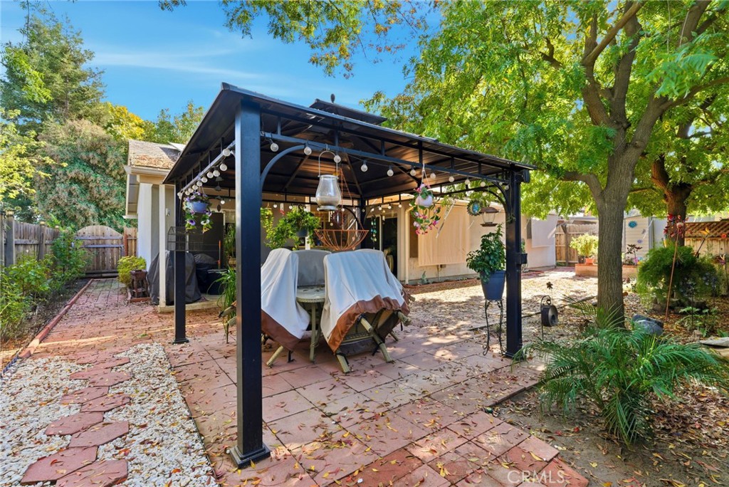 1927 S Chinowth St, Visalia, CA 93277