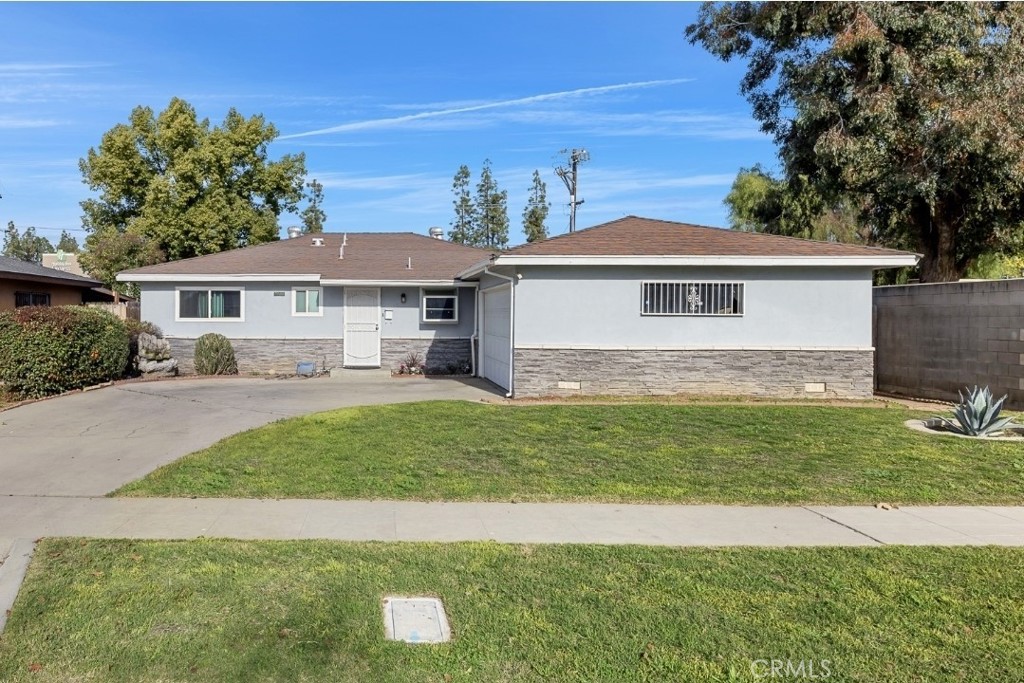 5097 E Carmen Ave, Fresno, CA 93727