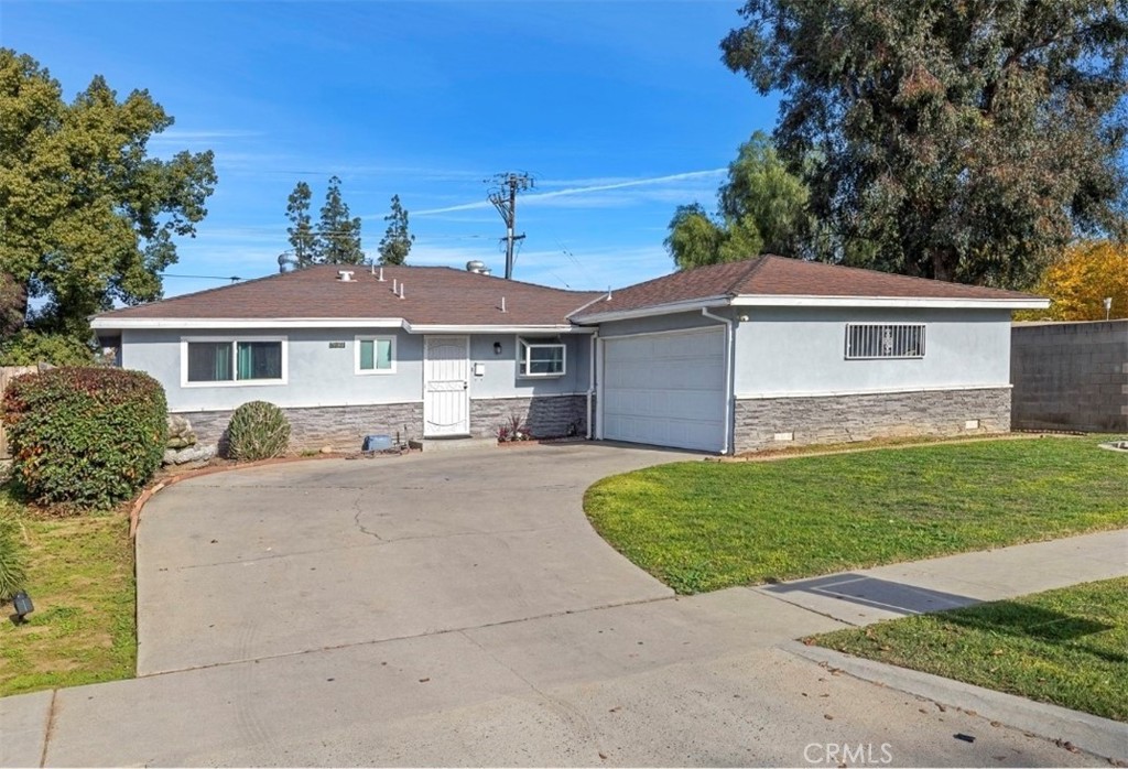 5097 E Carmen Ave, Fresno, CA 93727