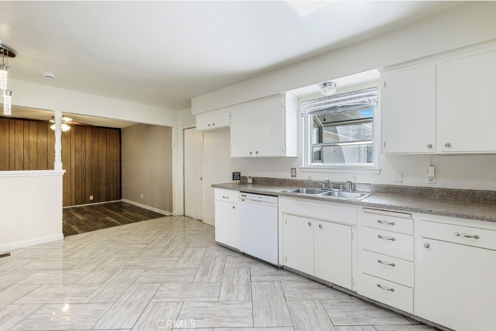 5097 E Carmen Ave, Fresno, CA 93727