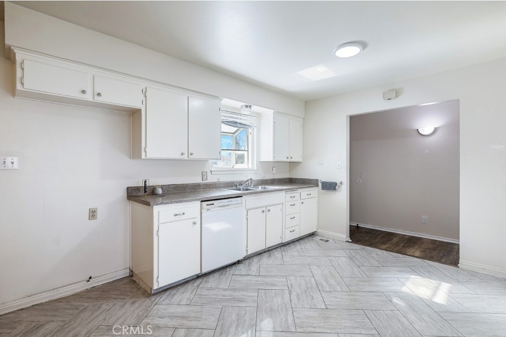 5097 E Carmen Ave, Fresno, CA 93727