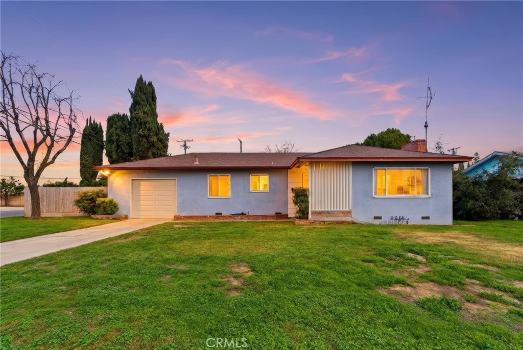 2410 S Locust, Visalia, CA 93277