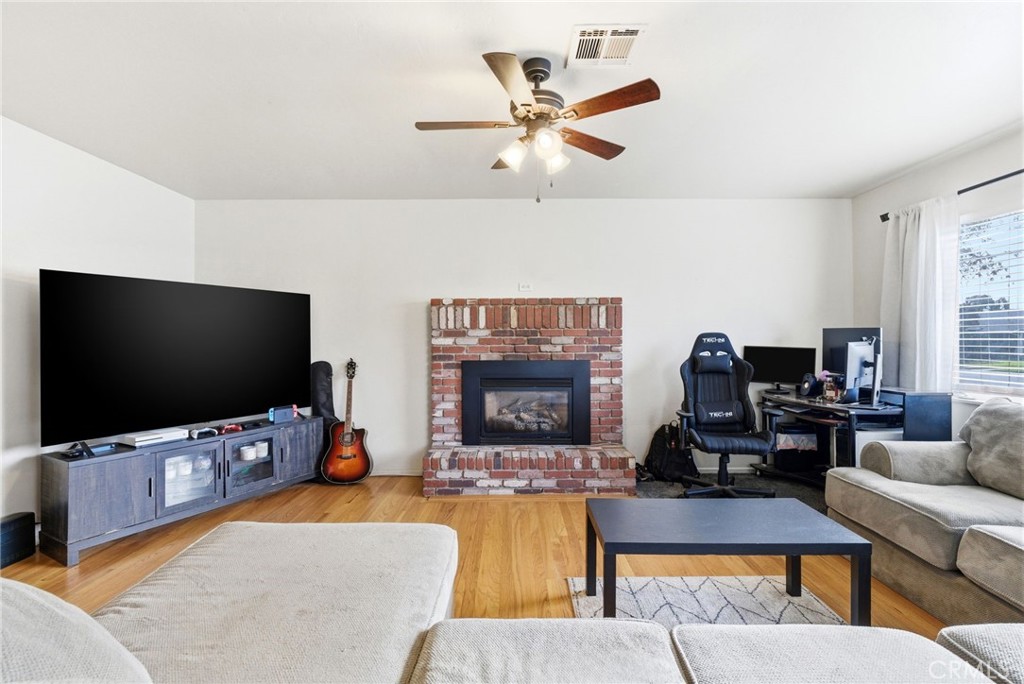 2410 S Locust, Visalia, CA 93277