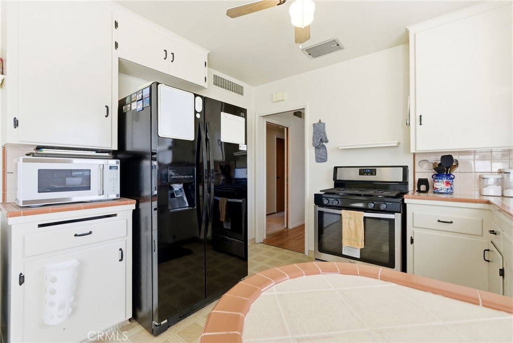 2410 S Locust, Visalia, CA 93277