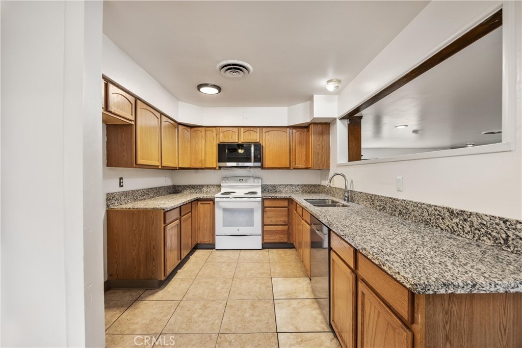 838 20th, Delano, CA 93215