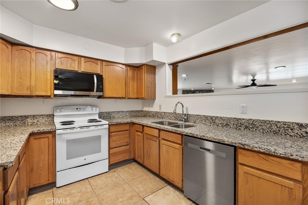 838 20th, Delano, CA 93215