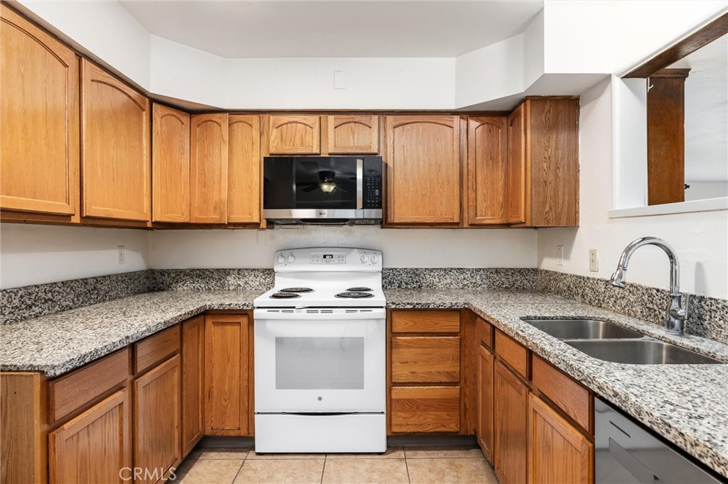 838 20th, Delano, CA 93215