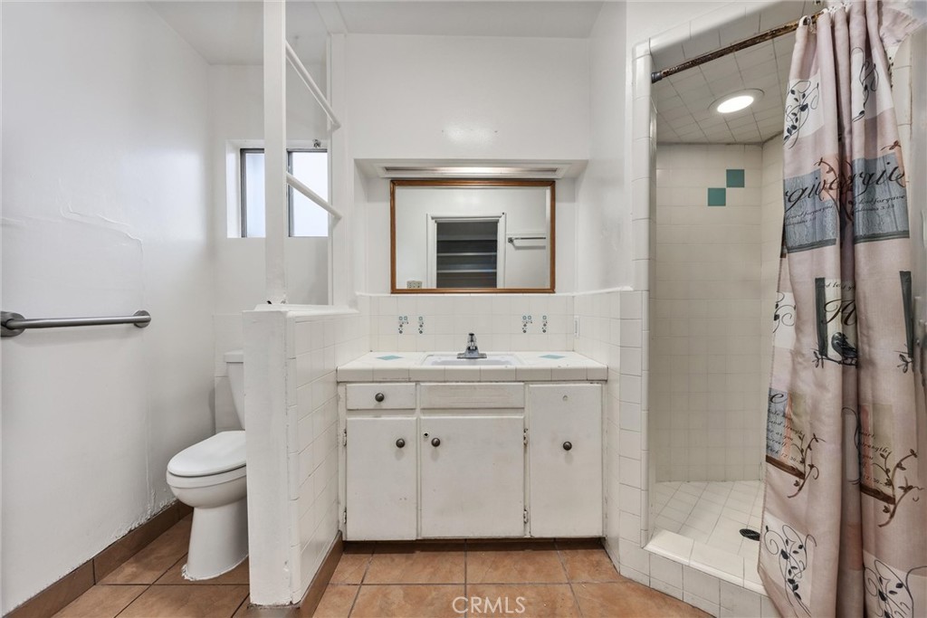 838 20th, Delano, CA 93215