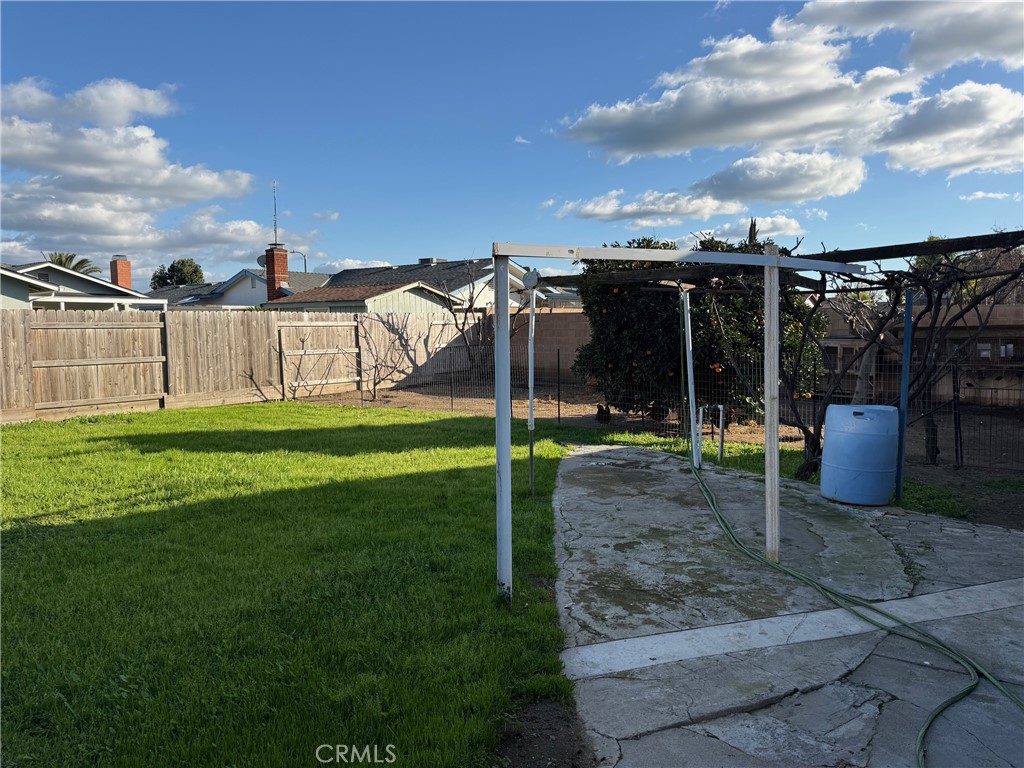 1524 S Marion St, Tulare, CA 93274