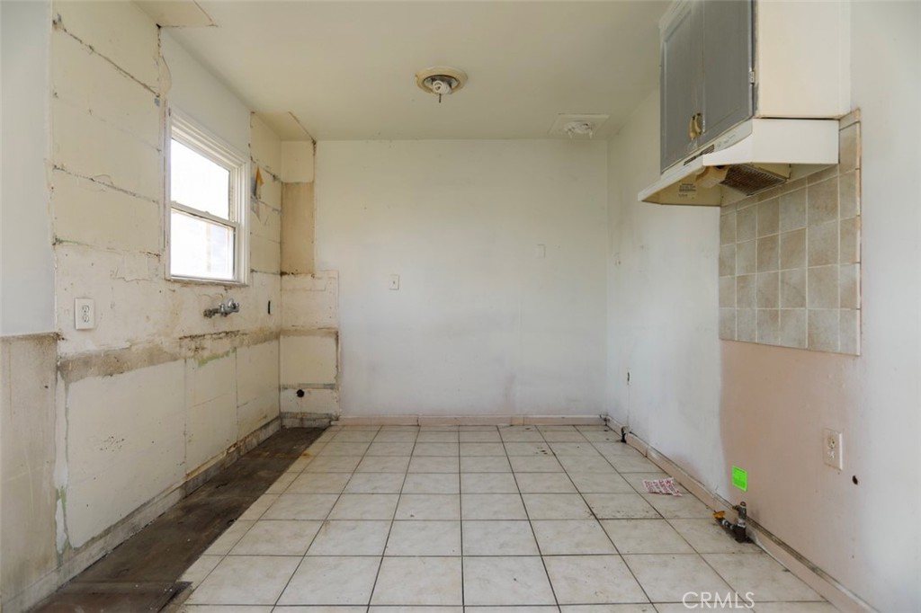 245 Atlantic Ave, Shafter, CA 93263