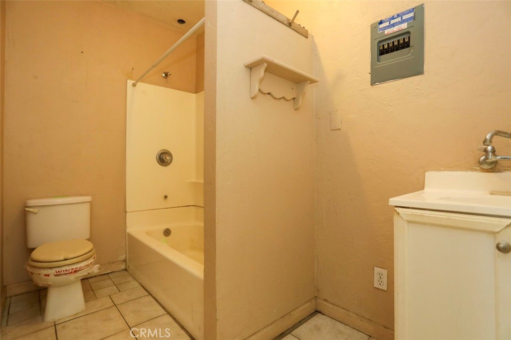 245 Atlantic Ave, Shafter, CA 93263