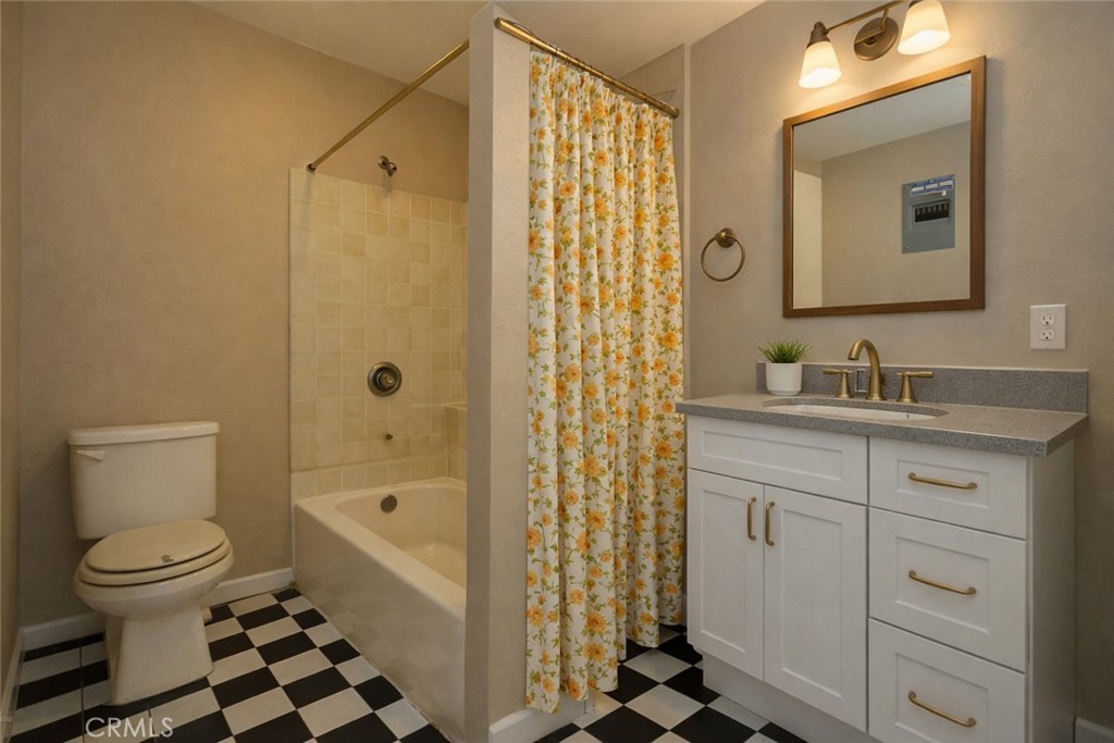 245 Atlantic Ave, Shafter, CA 93263