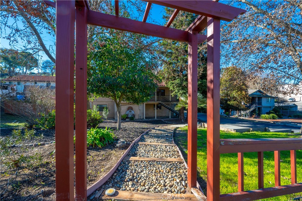 616 Jackson Dr, Paso Robles, CA 93446