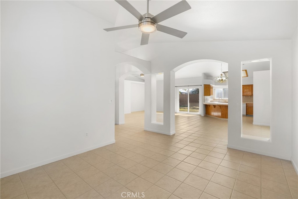 15647 Wooten Ct, Kerman, CA 93630