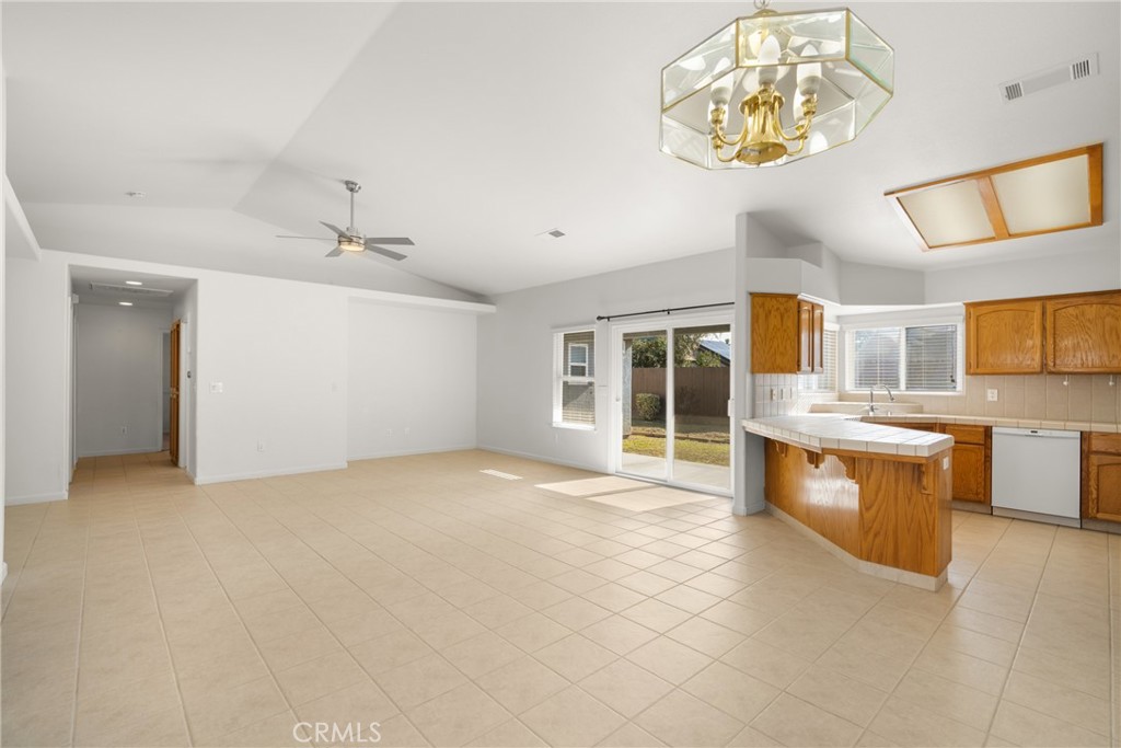 15647 Wooten Ct, Kerman, CA 93630