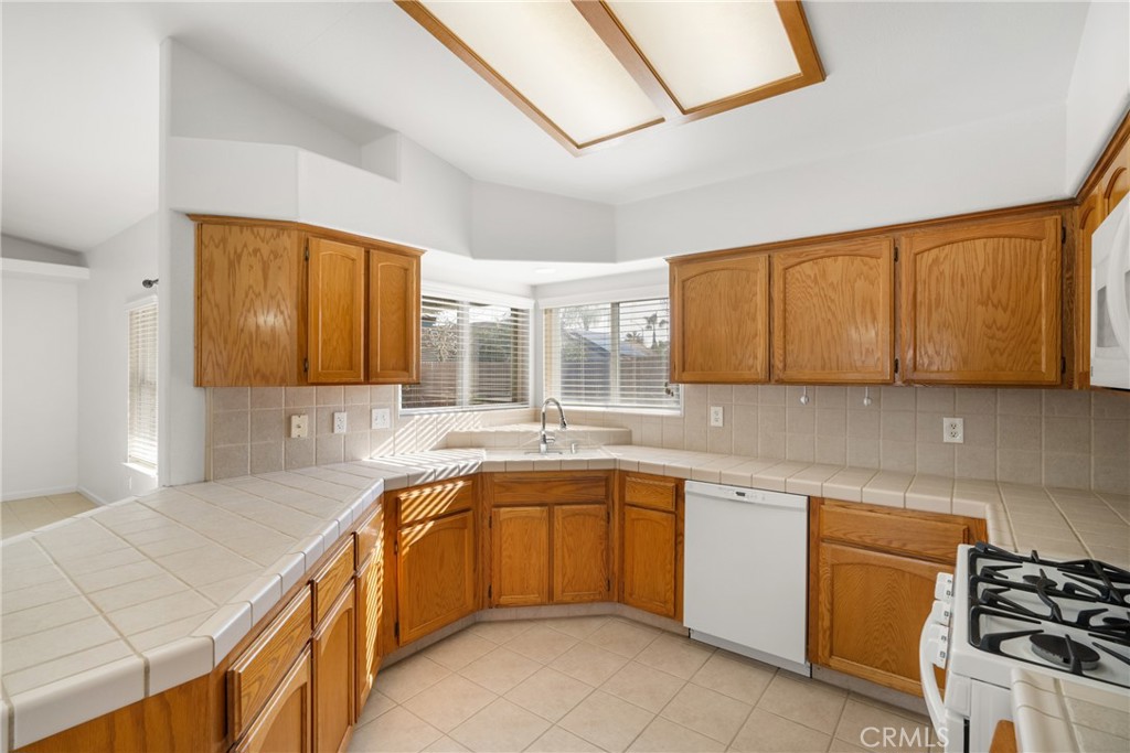 15647 Wooten Ct, Kerman, CA 93630