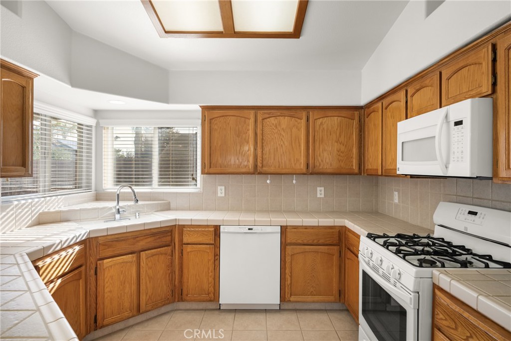 15647 Wooten Ct, Kerman, CA 93630