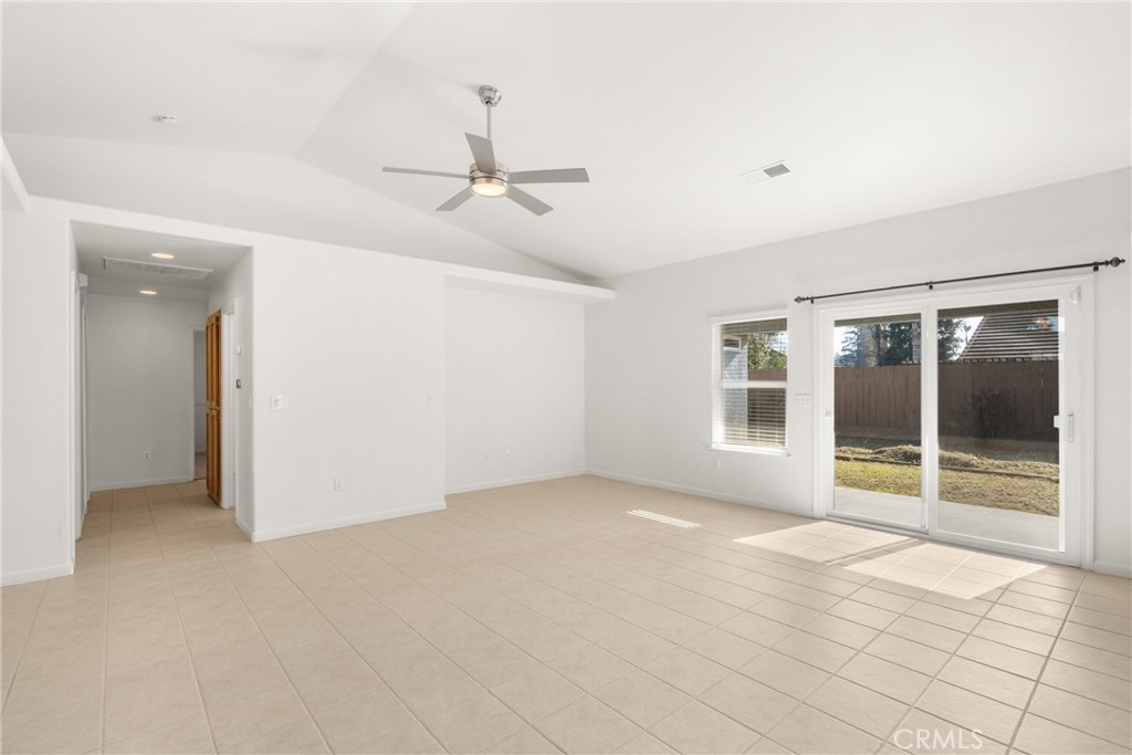 15647 Wooten Ct, Kerman, CA 93630